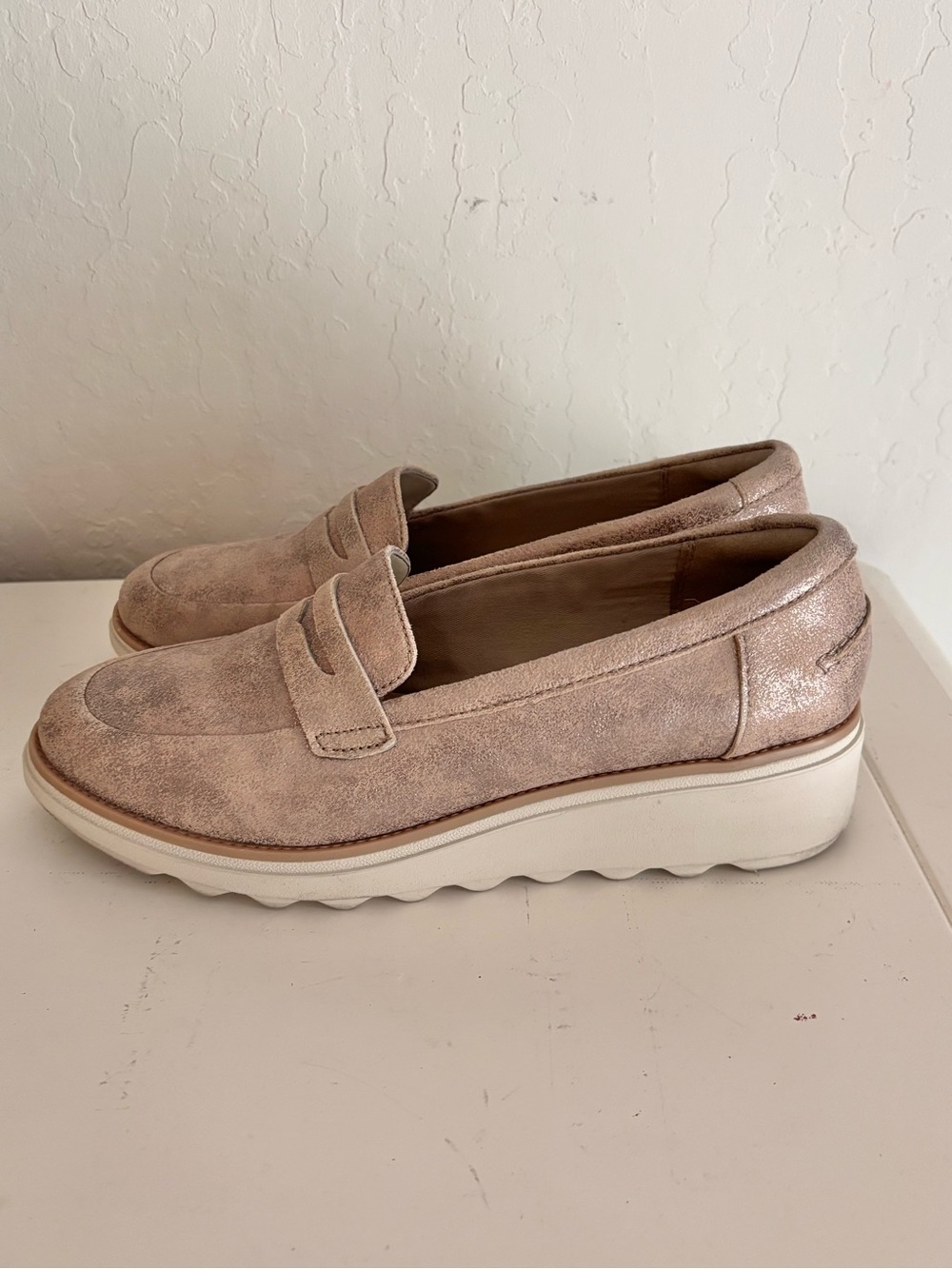 Clark’s Sharon Ranch Metallic Suede Penny Loafers Comfort Sole, Sz 8.5 - Picture 8 of 14